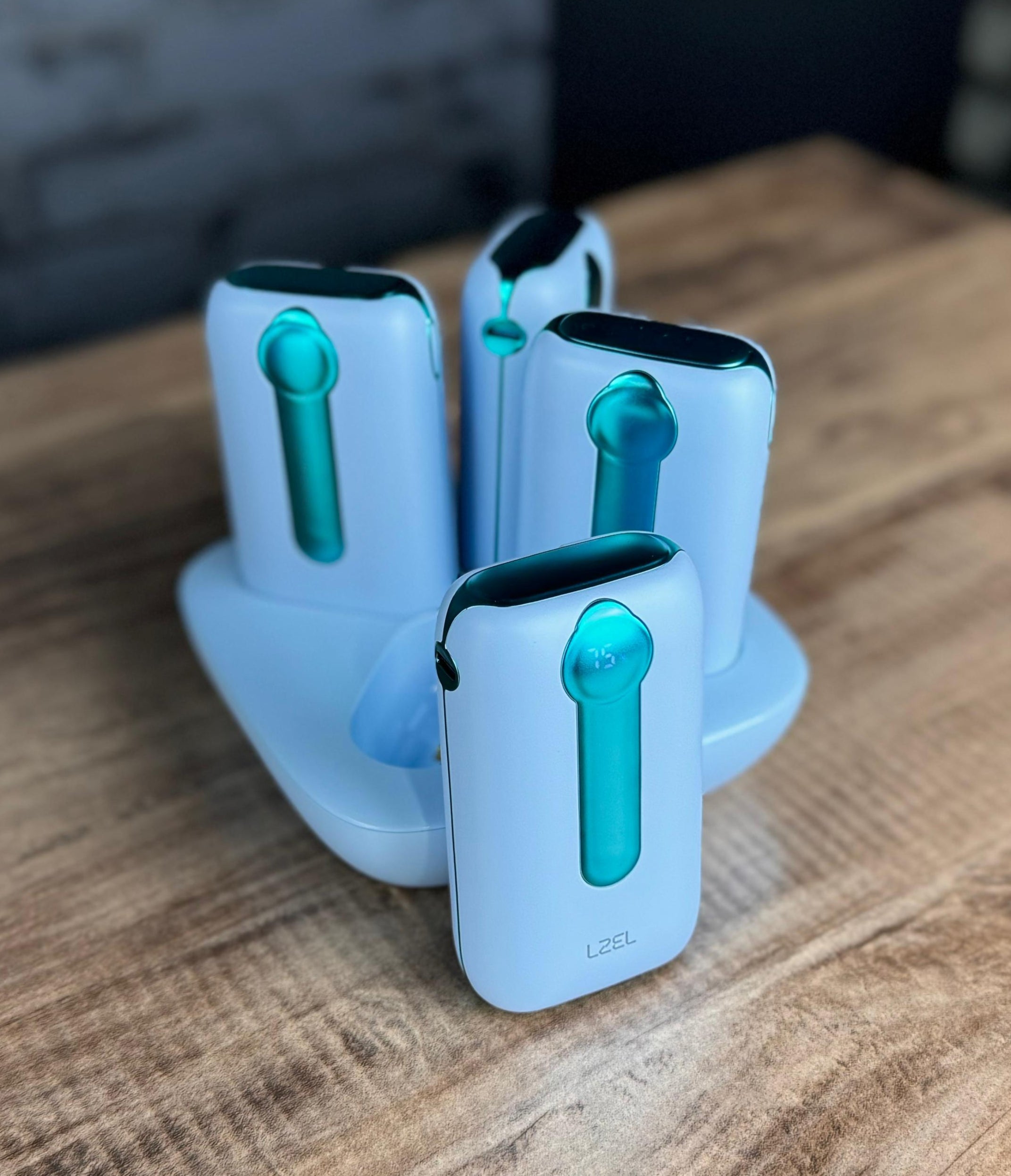 محطة الطاقة المحمولة QUADRA ENERGIA X من ليزل 10000 مللي أمبير × 4 مع كيبل مدمج Lightning و Type-C|أزرق محطة الطاقة المحمولة QUADRA ENERGIA X من ليزل 10000 مللي أمبير × 4 مع كيبل مدمج Lightning و Type-C|أزرق
